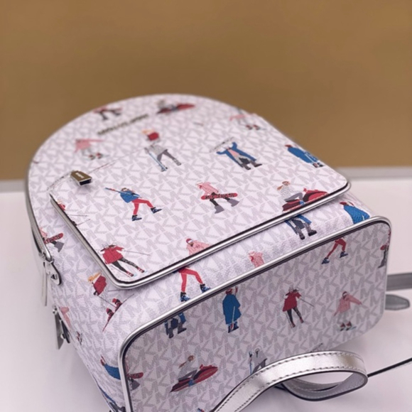 Michael Kors Jet Set Girls Adina
Medium Backpack MK Bright White
Silver - Picture 8 of 12